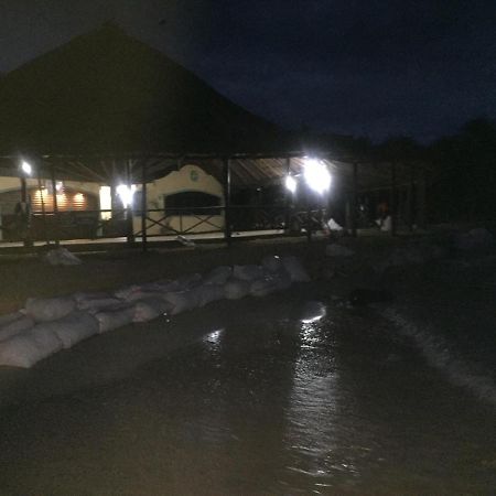Pic-Nic Beach Corn Island Hotel Bagian luar foto