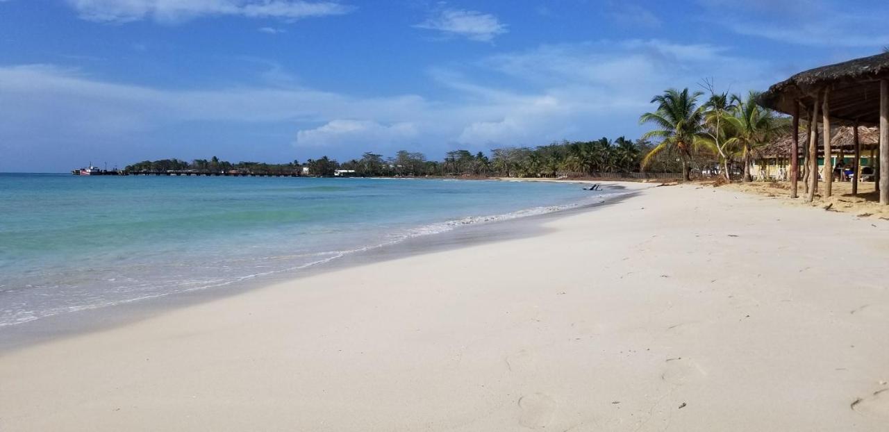 Pic-Nic Beach Corn Island Hotel Bagian luar foto