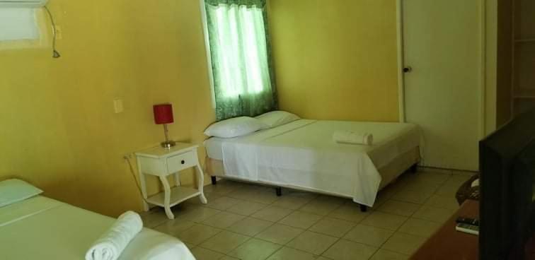 Pic-Nic Beach Corn Island Hotel Bagian luar foto