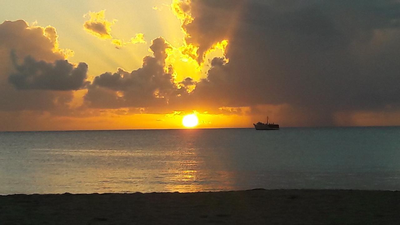 Pic-Nic Beach Corn Island Hotel Bagian luar foto